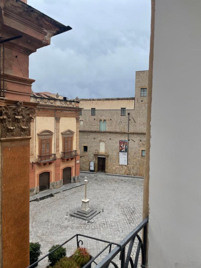Appartamento Mansardato Nel Cuore Di Palermo - Accesso Terrazza Exterior foto